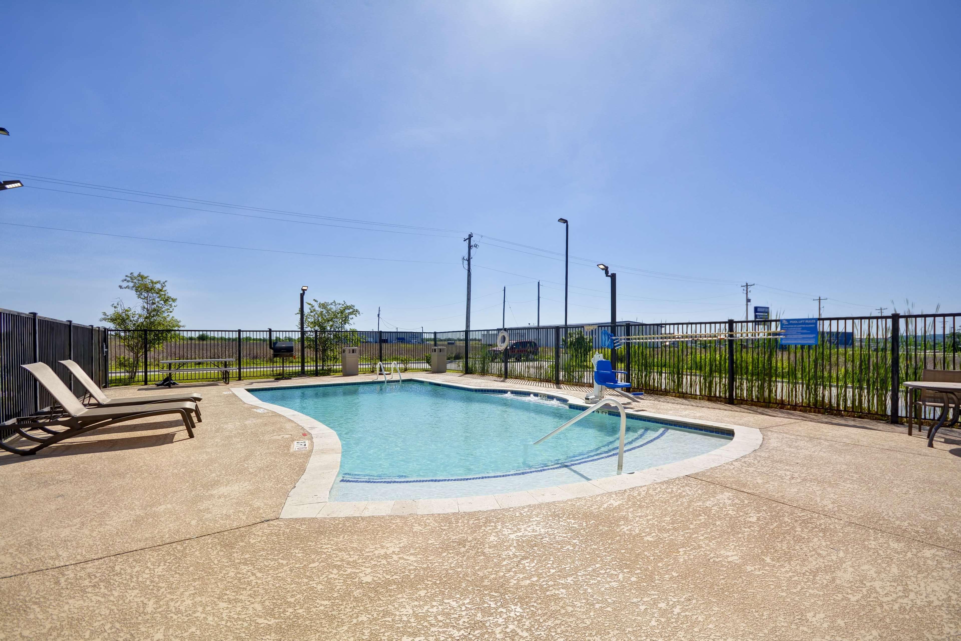 Hampton Inn Kenedy Εξωτερικό φωτογραφία